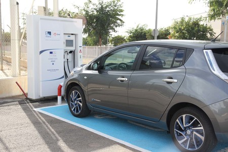 El Gobierno aprobará "en las próximas semanas" una normativa para impulsar las estaciones de carga para coches eléctricos