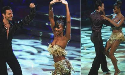 Naomi Campbell baila en Italia
