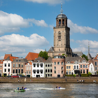 Es una de las ciudades más bonitas de Países Bajos y atesora un legendario dulce del siglo XV, pero casi no tiene turistas