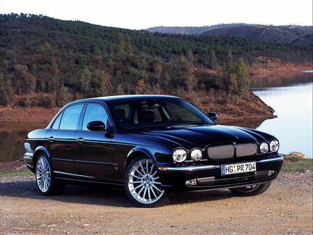 Jaguar XJR