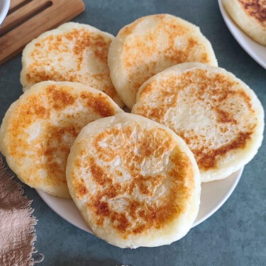 Arepas de yuca colombianas, la receta tradicional que no lleva maíz ni gluten, crujientes y tiernas 
