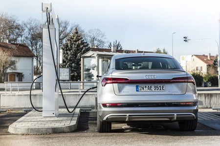 Audi 'transformará' sus fábricas en puntos de carga para coches eléctricos con una inversión de 100 millones de euros