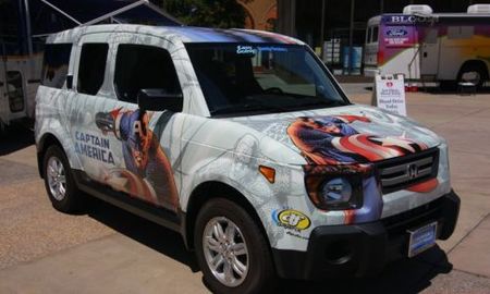 Honda Element vestido de Capitán América