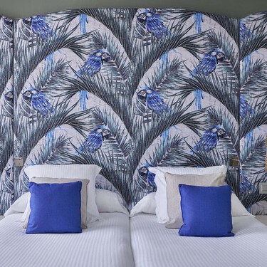 Ocho cosas que tienen las habitaciones de los hoteles y que podemos (y debemos) copiar en nuestros dormitorios