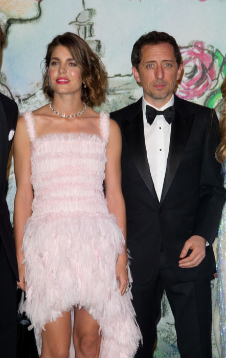 Carlota Casiraghi empieza las fiestas navideñas estrenando maternidad