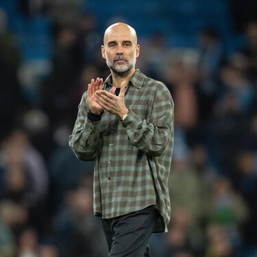 Pep Guardiola se pasa de su look en negro al 'dad core' y se hace viral al llevar una camisa a cuadros de casi 300 euros