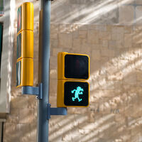 Los semáforos de Mortadelo y Filemón ya te dicen cuándo cruzar: Barcelona estrena el homenaje a Ibáñez