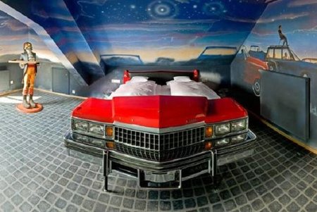 Hotel V8, un sitio ideal para fanáticos del mundo motor