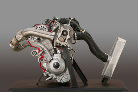Tres cilindros, cuatro tiempos, 998 cc y ¡turbo! Así es el motor de la Yamaha Sidewinder