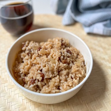 Este arroz caribeño se prepara con Coca-Cola: es una guarnición agridulce ideal para acompañar carnes como cerdo o pavo