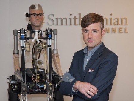 ¿Cuál es el humano artificial con más elementos biónicos?