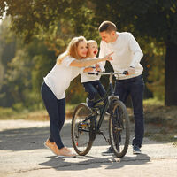 Quiero que sea feliz, pero no puedo evitar sobreprotegerlo: cómo evitar transmitirles nuestros miedos a los hijos