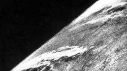 La primera fotografía de la Tierra tomada desde el espacio