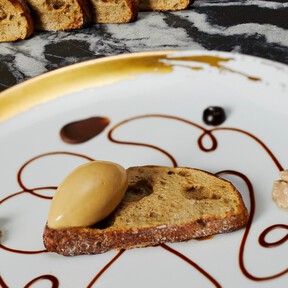 Este restaurante cántabro de tres estrellas Michelin hace uno de los mejores postres de España con las sobras del pan 