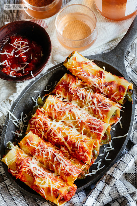 Canelones rellenos con pimientos asados. Receta vegetariana fácil