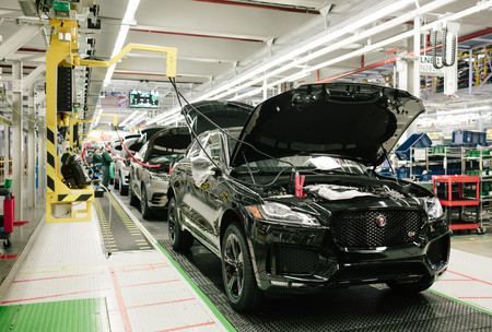 Jaguar Land Rover arrancará motores dentro de tres semanas, y volverá a producir coches en Europa el 18 de mayo