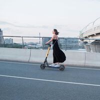 Se acabaron las multas y los atascos de hora punta: con este patinete eléctrico llegarás siempre puntual y sin preocuparte por aparcar