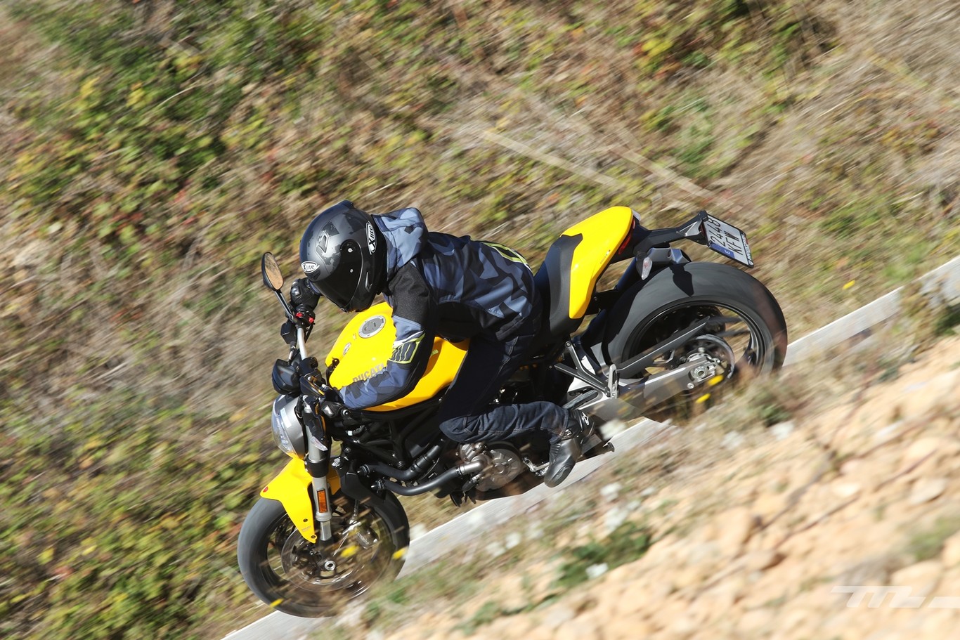 Probamos la Ducati Monster 821, la más equilibrada de la familia y fiel al concepto Monster original