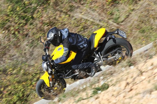 Probamos la Ducati Monster 821, la más equilibrada de la familia y fiel al concepto Monster original
