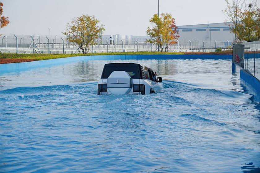 an underwater YangWang, a 29-meter dune and a car that turns on its own