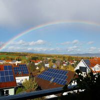 La lluvia es un problema para la energía solar que este panel made in Sevilla soluciona: genera electricidad con gotas de agua
