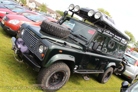 Unos Land Rover Defender muy british