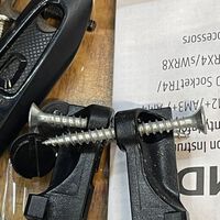 "Doy por hecho que la gente es estúpida". Montó un PC Gaming con tornillos para madera y el técnico se sorprendió de su hazaña