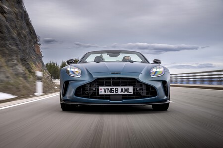 Aston Martin Vantage Roadster 2025 1