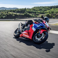 Las motos de 200 CV, al circuito. La DGT dice que son muy "peligrosas" y acorrala al perfil del motero de fin de semana