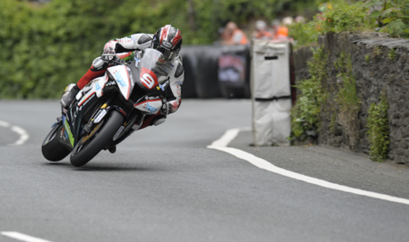 IOMTT 2015: doblete de Ian "Hutchy" Hutchinson en Supersport y Superstock