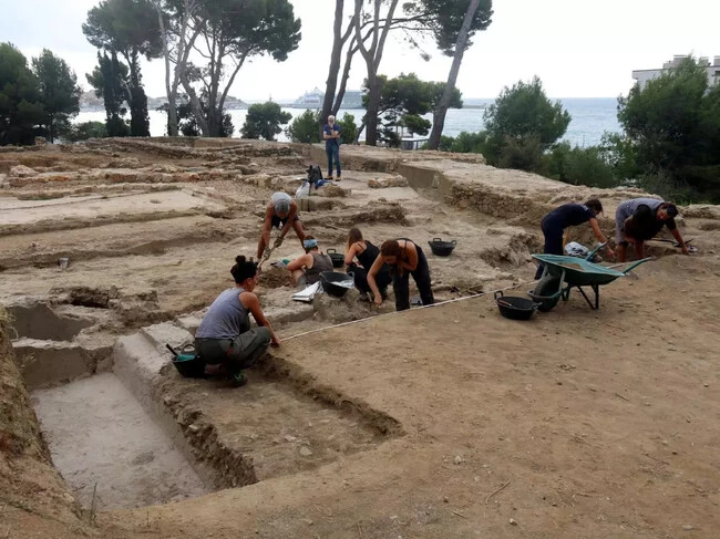 Desentierran en Girona nuevos secretos de una opulenta villa que en el siglo II contaba con dos termas, y también cultistas