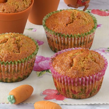 Magdalenas de zanahoria con avena: la receta fácil que hago para una merienda más ligera que a los niños les encanta 