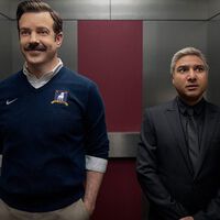 Cinco señales para detectar a un trepa que disimula bien y aparenta ser un compañero de trabajo decente 