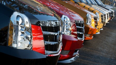 Cadillac venderá coches eléctricos sí o sí y ofrece 500.000 dólares a los concesionarios que no quieran para retirarse