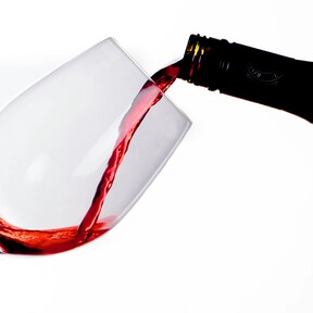 El Corte Inglés vende un estuche con dos botellas del tinto Rioja con casi 100 puntos Parker justo a tiempo para las vacaciones