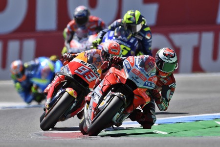 Jorge Lorenzo: "Tuve suerte. El golpe de Rossi fue a 200 km/h y pudo haber sido un desastre"