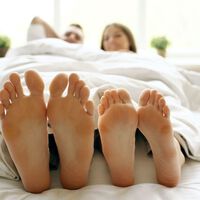 El doctor Felices recomienda el método egipcio para dormir con calor: “funciona y existe desde hace milenios”