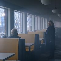 Netflix estrena hoy la serie distópica que se ha aupado al trono de las mejores de la historia en seis temporadas