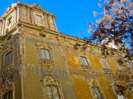 Un palacio en el centro de Valencia: el Museo Nacional de Cerámica
