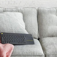 Si vas a conectar el PC a la tele, el mejor (además de barato) teclado con ratón que puedes tener es este