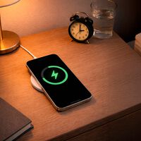 Dejar el iPhone cargando toda la noche ya no es un problema. Así funcionan los ajustes de carga inteligente 