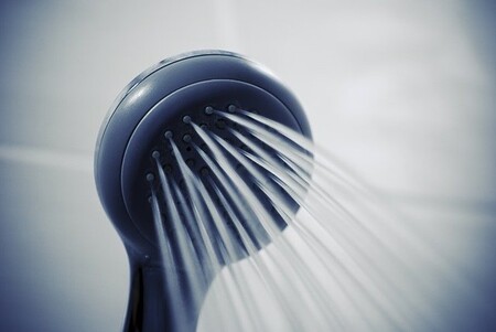 Todo lo que te cae encima cuando te duchas con agua caliente