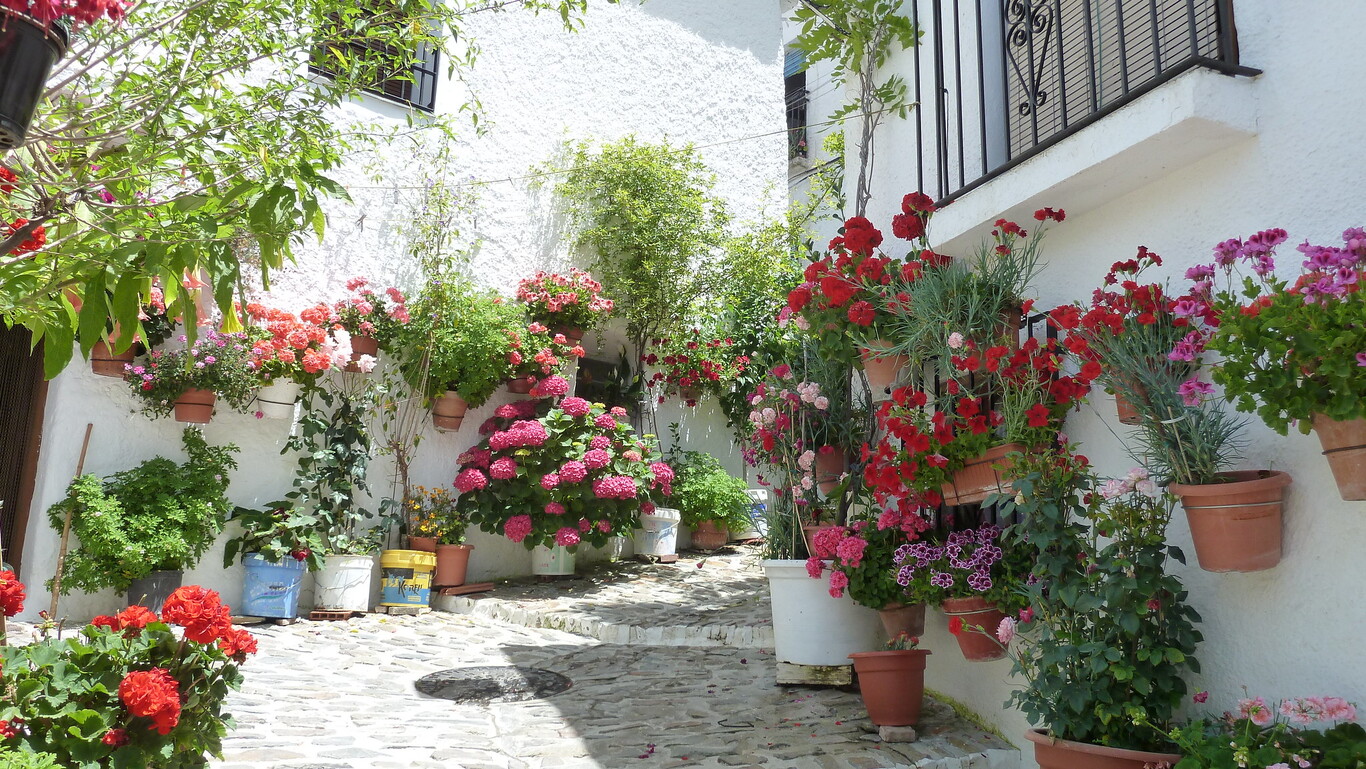 Siete pueblos con encanto en el interior de Andalucía: qué ver y qué hacer