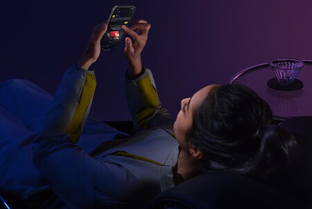 El brillo mínimo promete ser confortable en plena oscuridad. Poco F8 pro