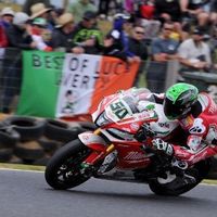 Dos meses de baja para Eugene Laverty por fractura de pelvis tras el choque con Torres en Tailandia 