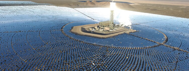 Se inauguró en 2014 como toda una proeza de la energía termosolar. Ahora cierra y será recordada por incendiar a los pájaros 
