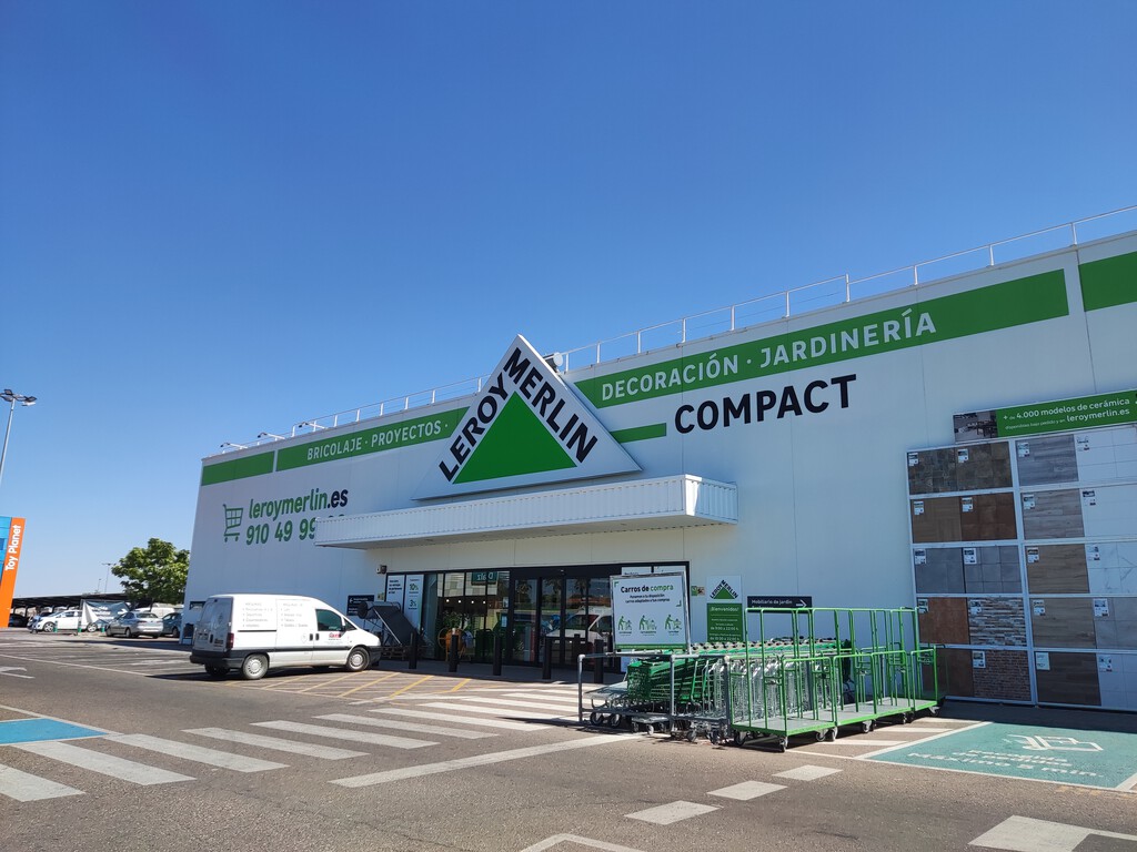 Leroy Merlin tiene un ventilador de techo “inteligente” con luz que se controla por el móvil y a un precio irresistible 