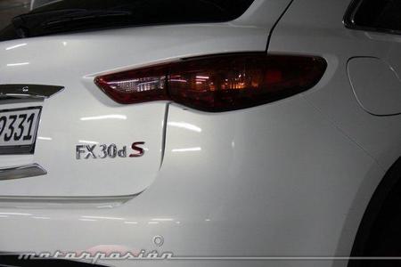 Infiniti FX30d S