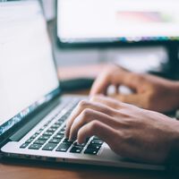 Contratado e depois esquecido após a saída de seu recrutador, funcionário recebe salário há sete meses sem nunca ter trabalhado 