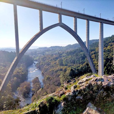 El pueblo de A Coruña donde se hace una de las mejores ginebras de España es también una joya para el senderismo 